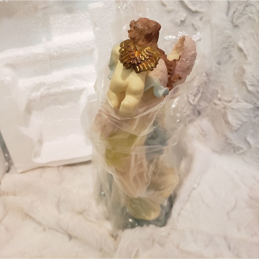 Angel   - Picture 3 of 8